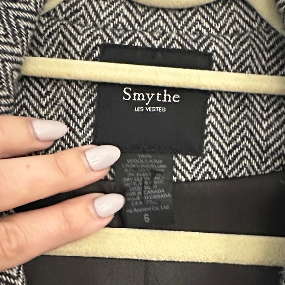 Smythe Herringbone Blazer with Elbow Patches. Size 6. 100% Wool. - Picture 2 of 8